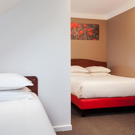 Brit Hotel Арас Екстериор снимка