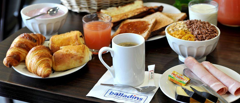 Brit Hotel Арас Екстериор снимка