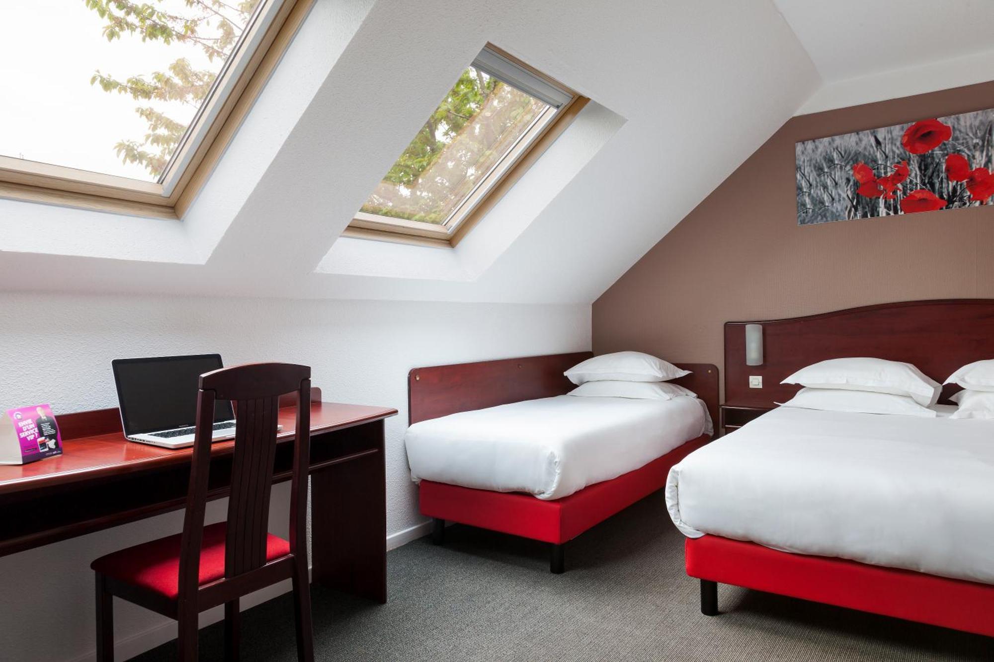 Brit Hotel Арас Екстериор снимка