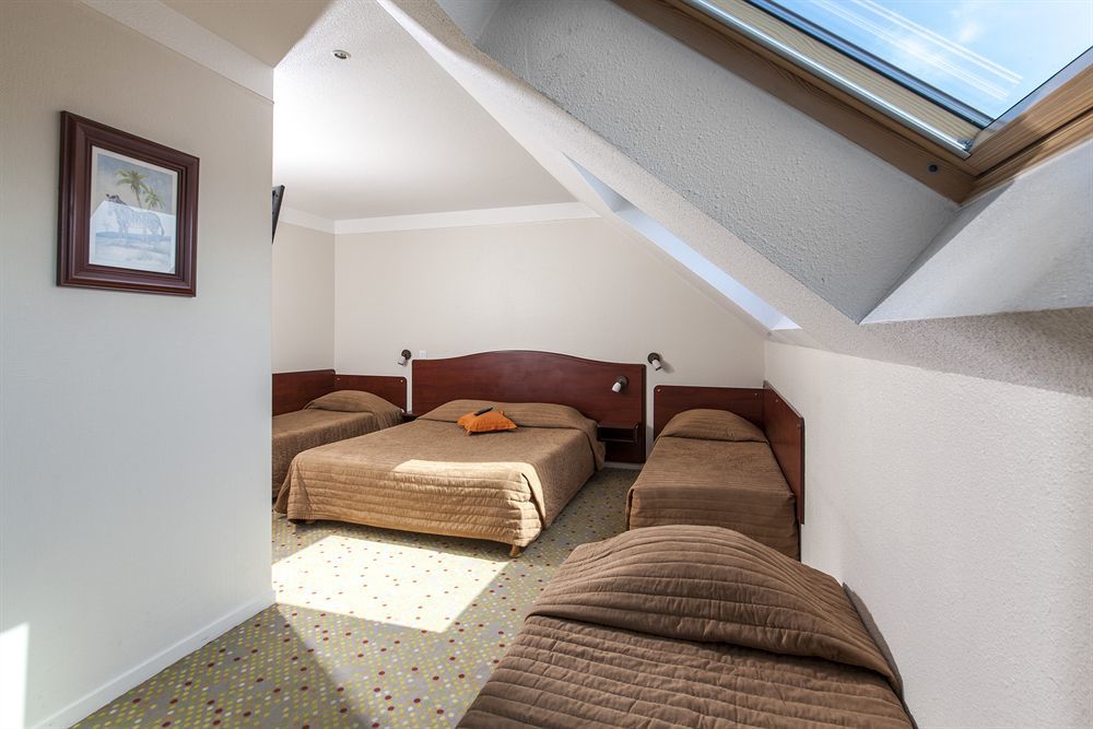 Brit Hotel Арас Екстериор снимка