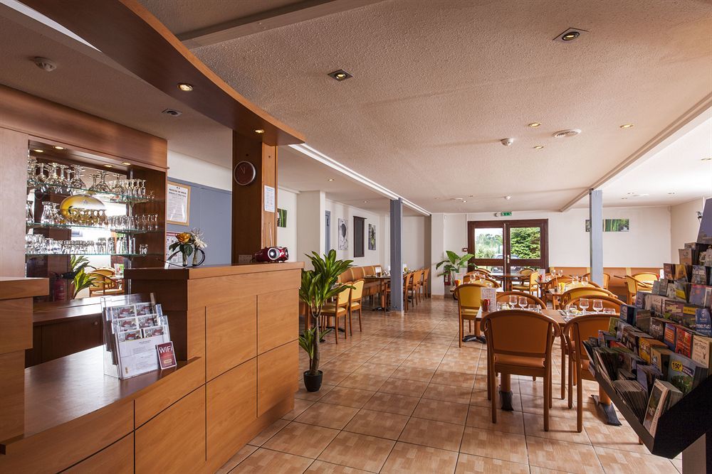 Brit Hotel Арас Екстериор снимка