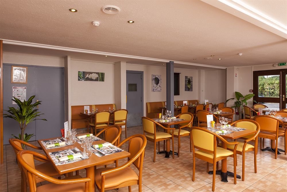Brit Hotel Арас Екстериор снимка