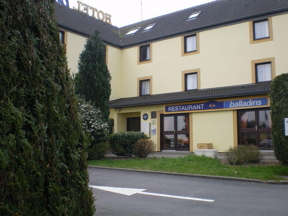 Brit Hotel Арас Екстериор снимка